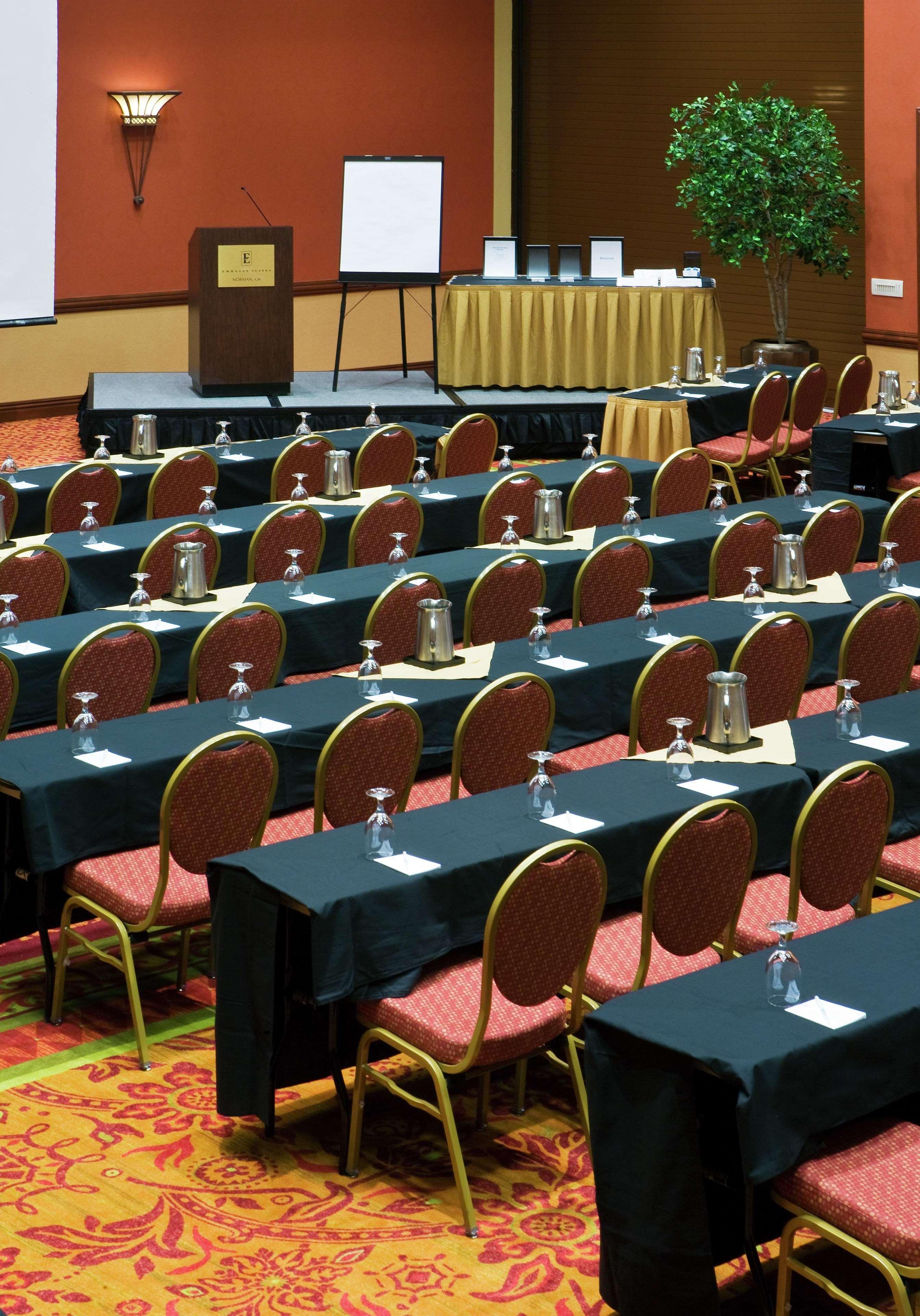 Embassy Suites By Hilton Norman Hotel & Conference Center Extérieur photo
