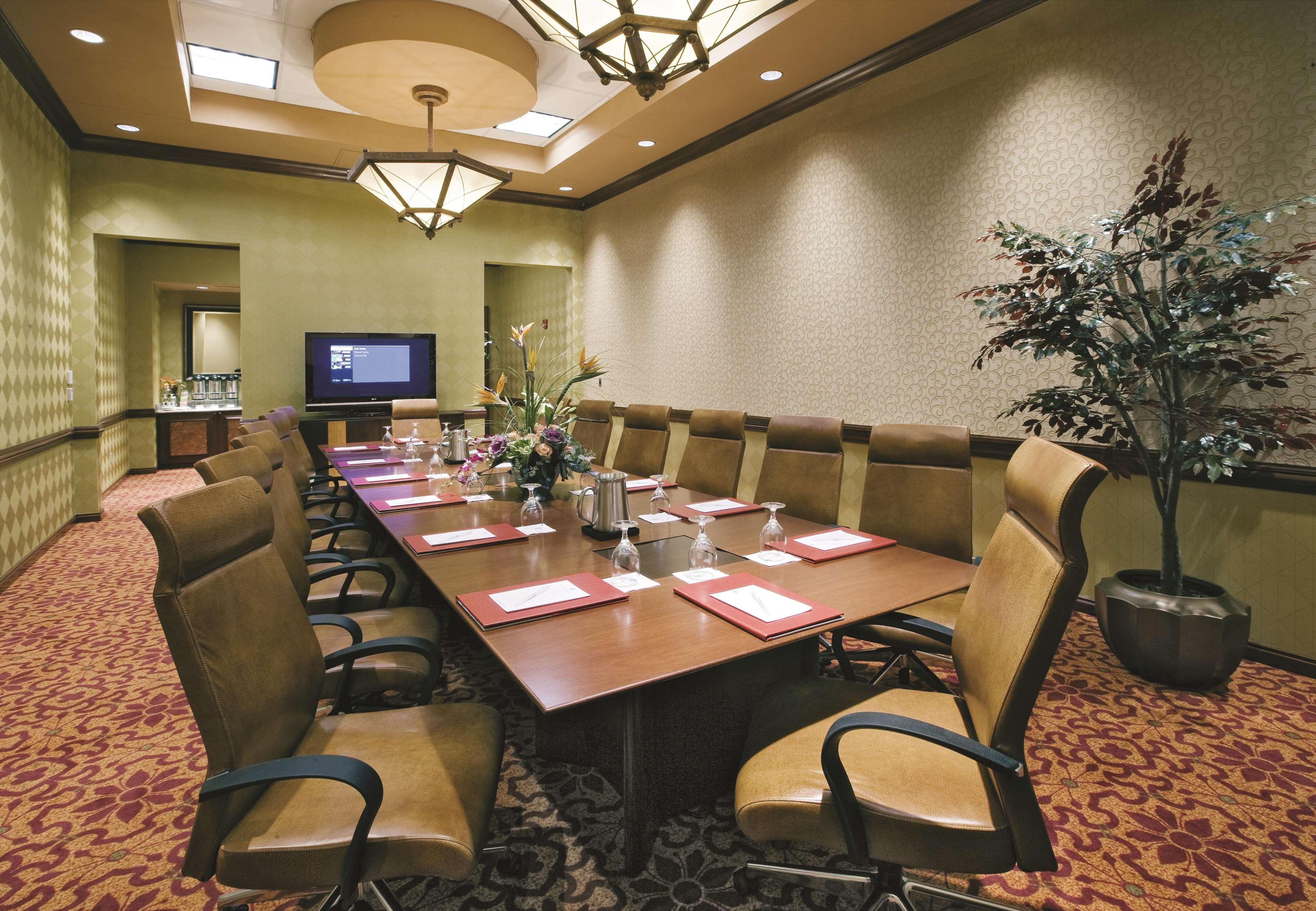 Embassy Suites By Hilton Norman Hotel & Conference Center Extérieur photo