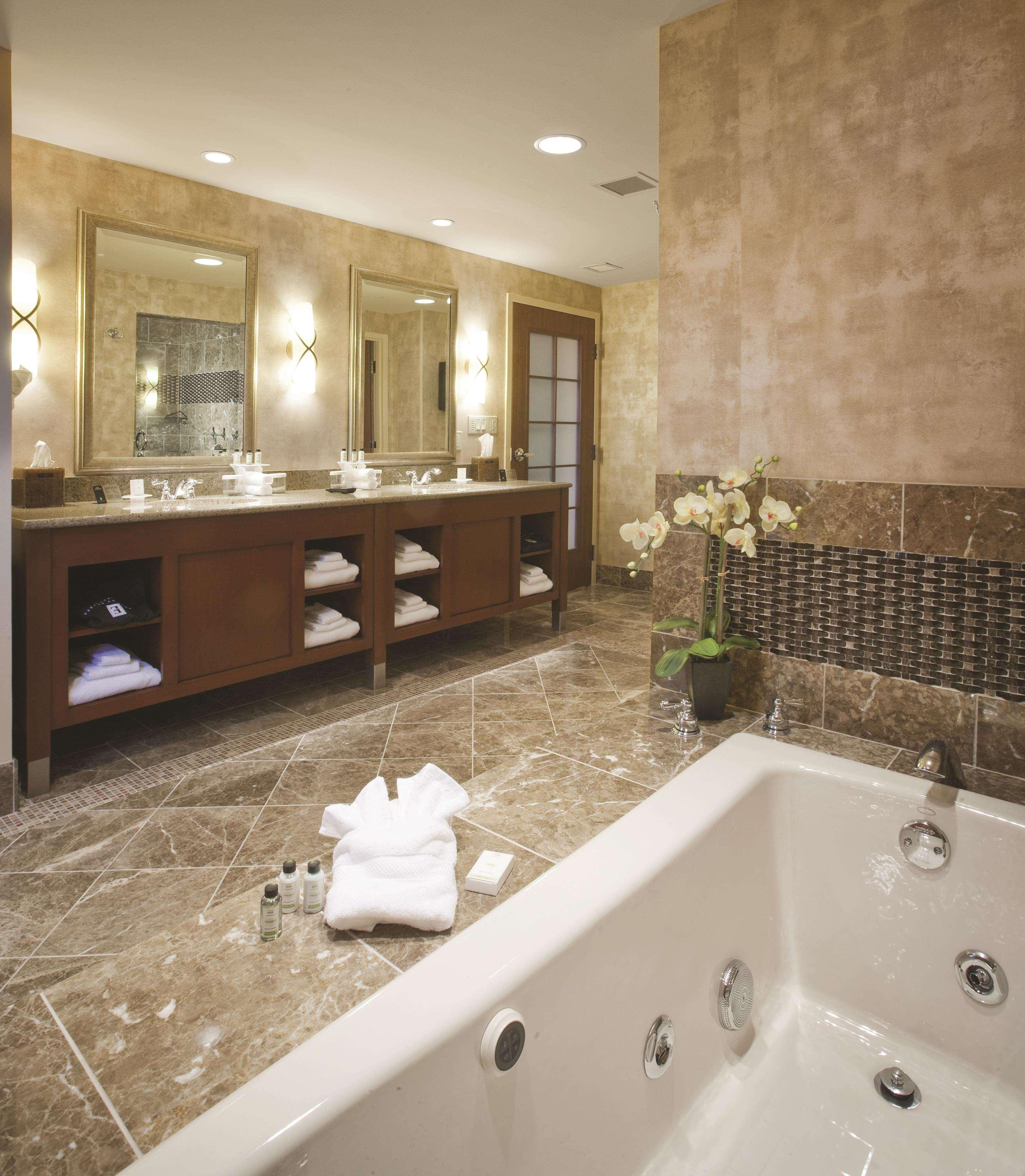 Embassy Suites By Hilton Norman Hotel & Conference Center Extérieur photo