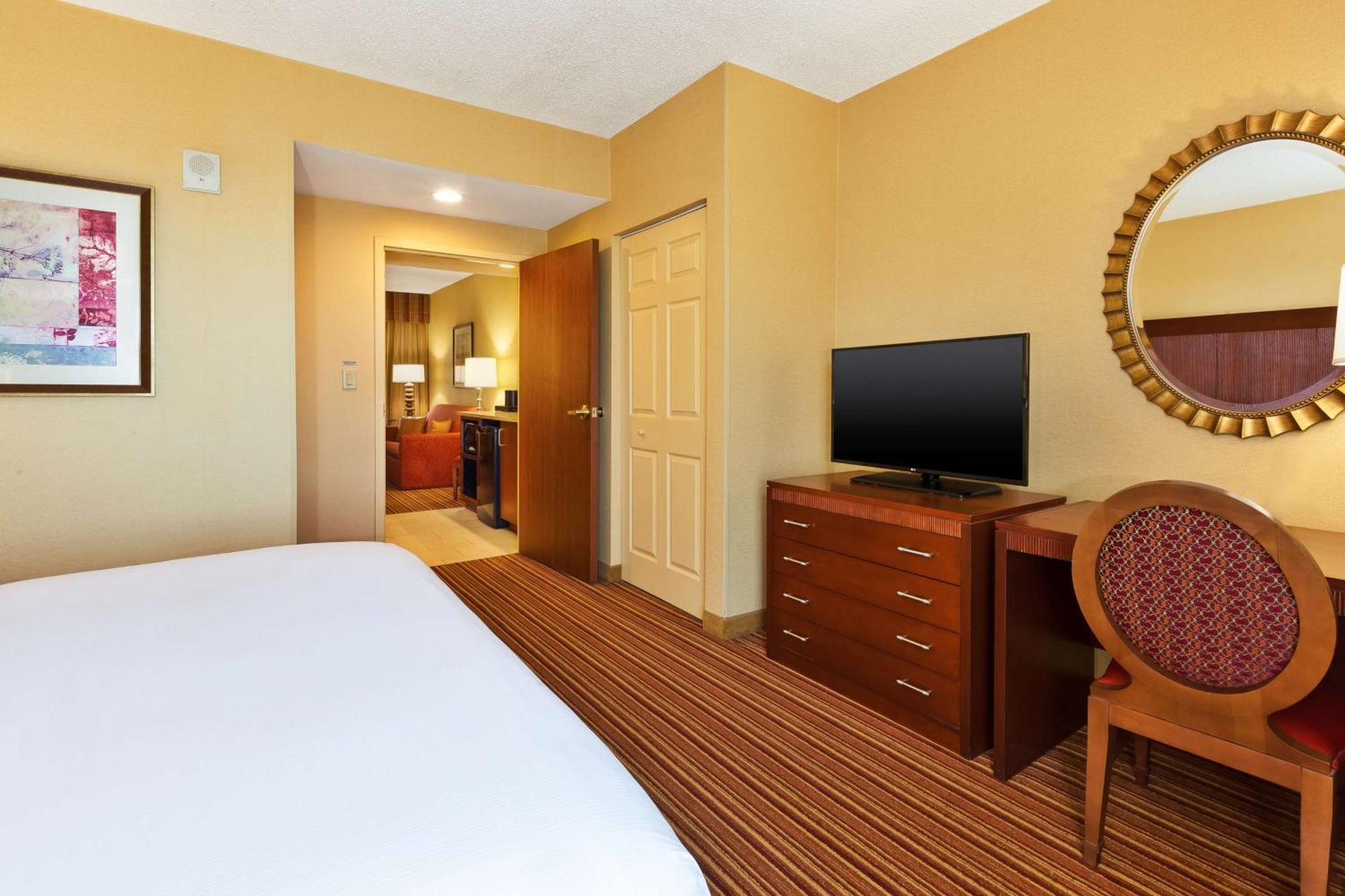 Embassy Suites By Hilton Norman Hotel & Conference Center Extérieur photo