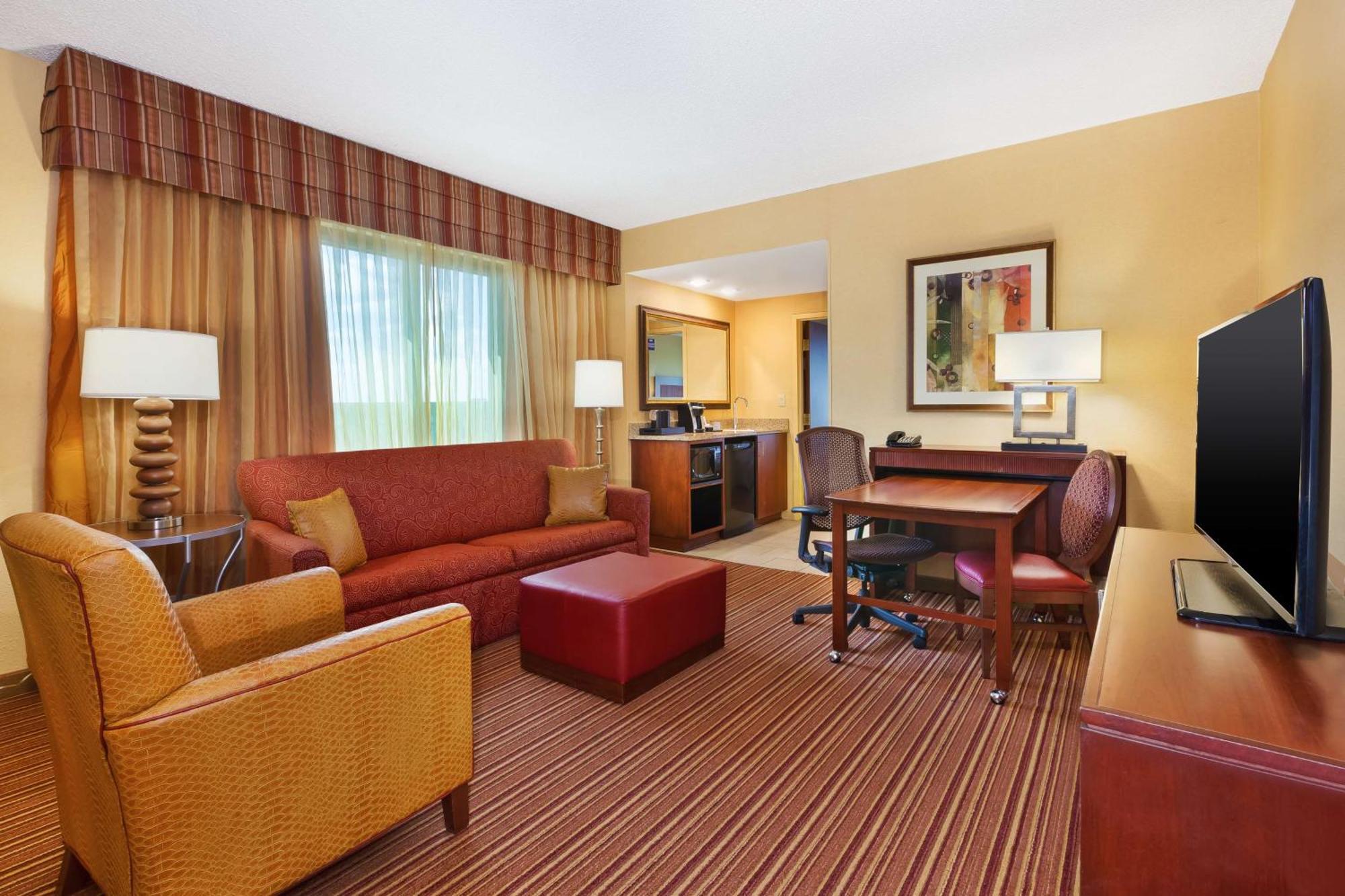 Embassy Suites By Hilton Norman Hotel & Conference Center Extérieur photo
