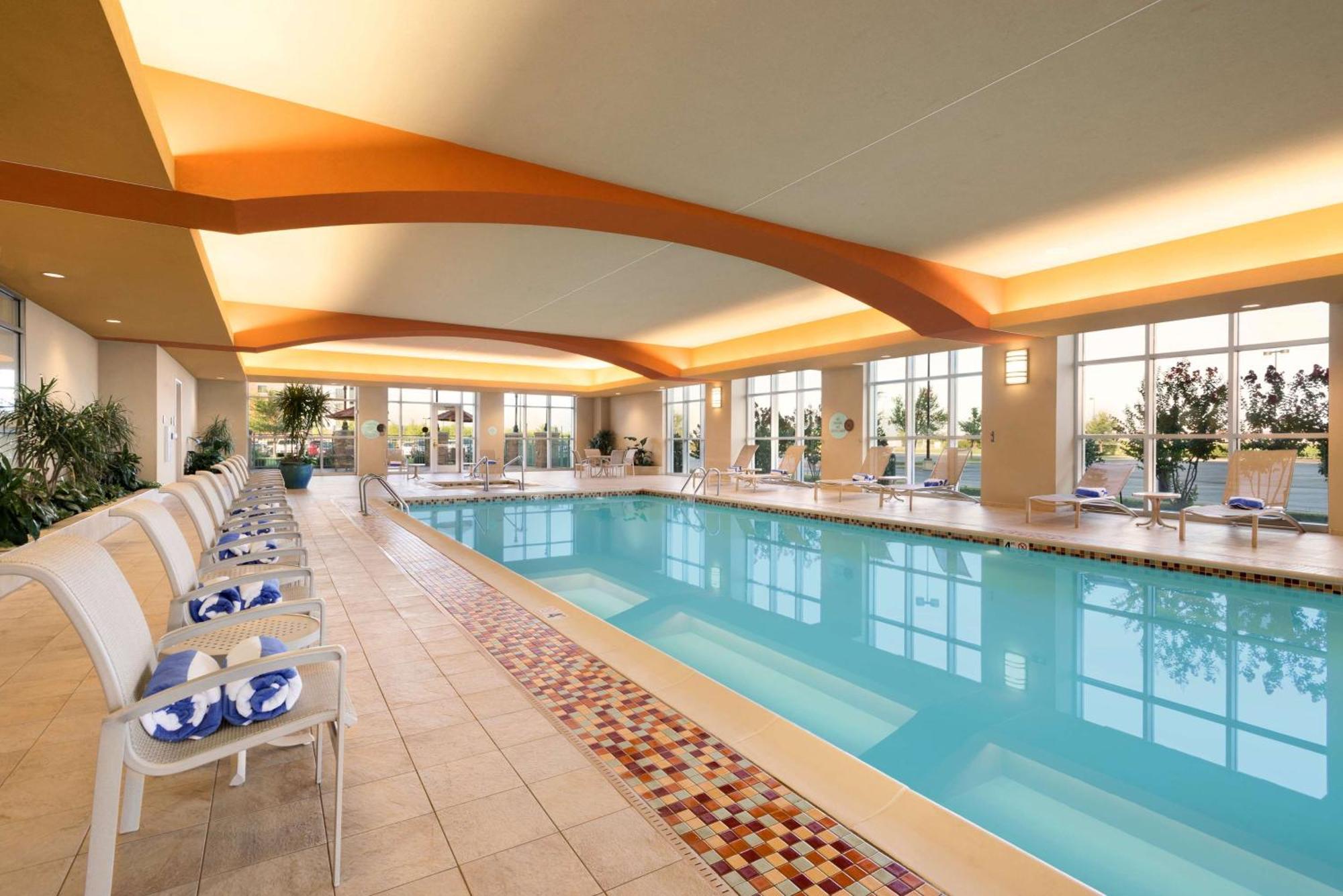 Embassy Suites By Hilton Norman Hotel & Conference Center Extérieur photo